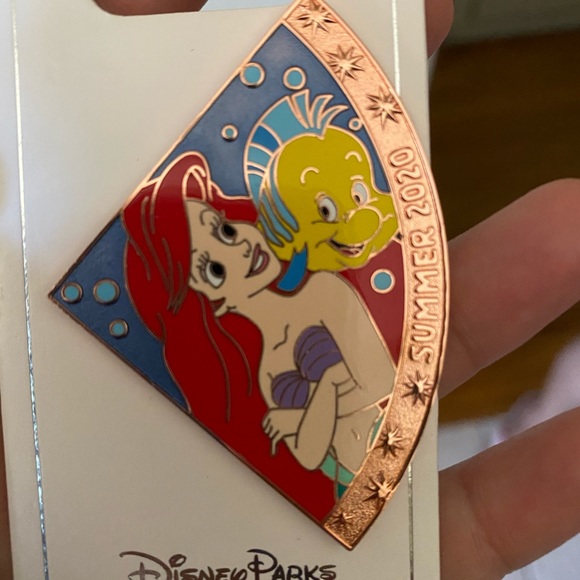 Disney Ariel summer LE pin - Picture 3 of 3